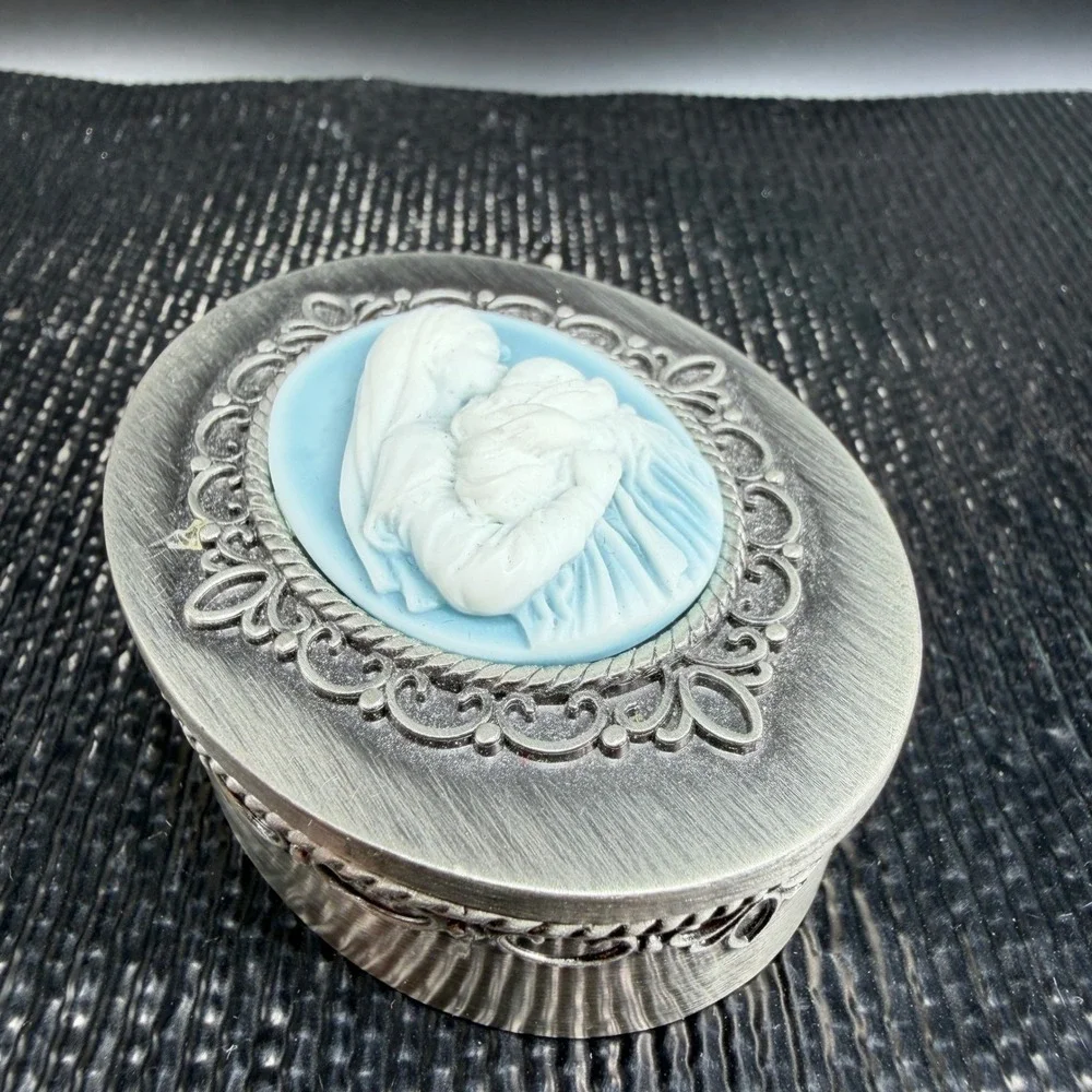 2013‎ CB Mother and Child Cameo Trinket Box Silver Tone Blue Oval Jewelry Case